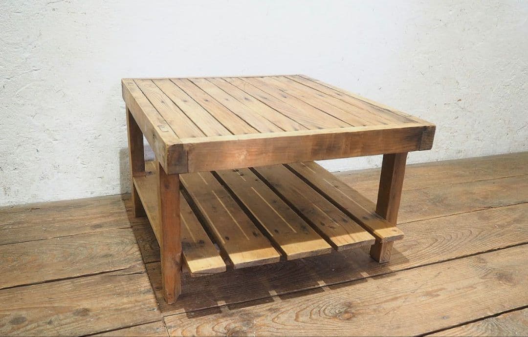 1403 レトロなセンターテーブル　陳列台　古家具　　ロータイプ　ビンテージ　台