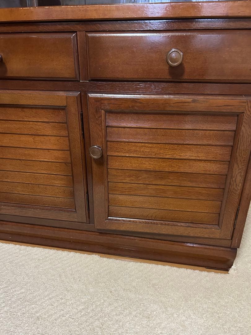 木製の食器棚　水屋　上段ガラス扉付き　下段だけ