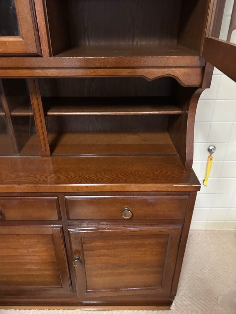 木製の食器棚　水屋　上段ガラス扉付き　下段だけ