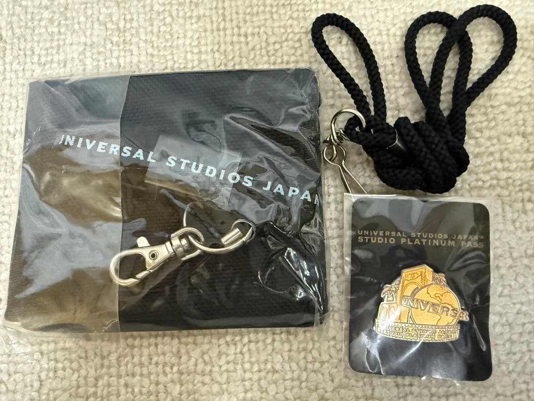 USJ 2003年プラチナムパス保持者限定グローブピンバッジと、チケット