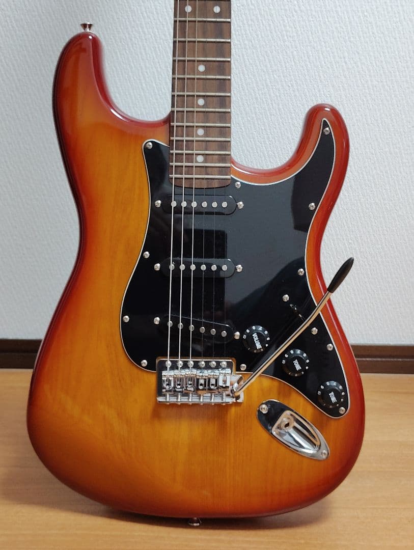 Mavis MST-200VVS エレキギター