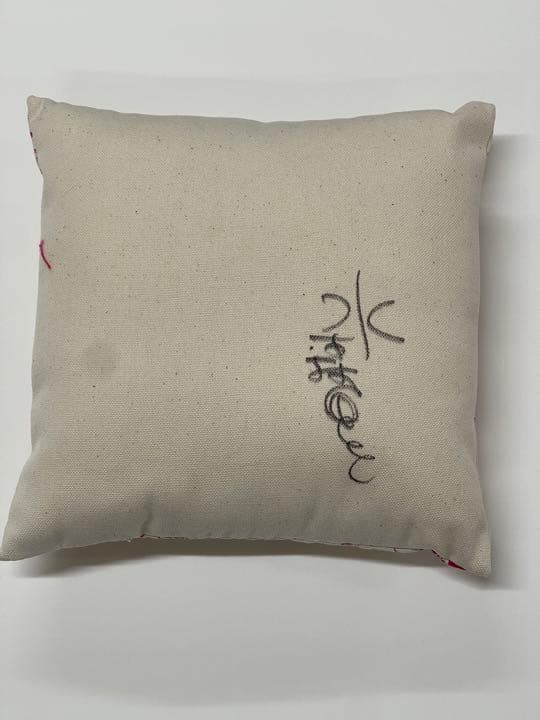 水森亜土さんのサイン入りミニクッション２点セット