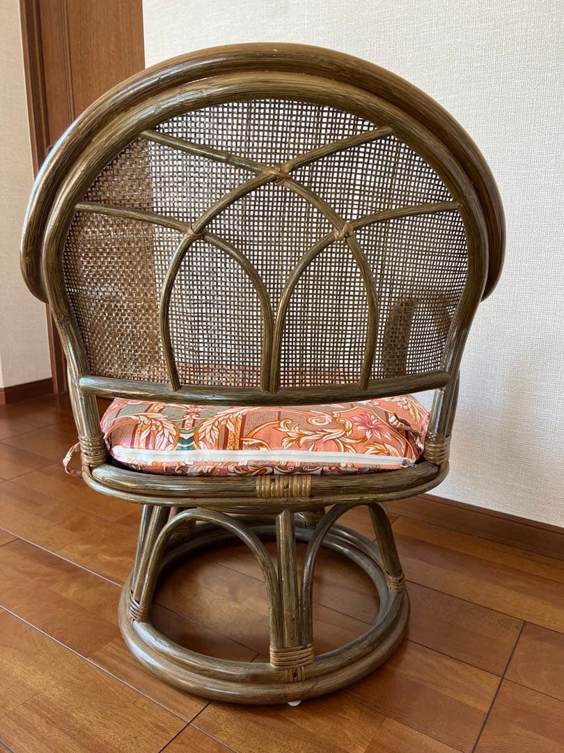 昭和レトロ　藤の回転式椅子