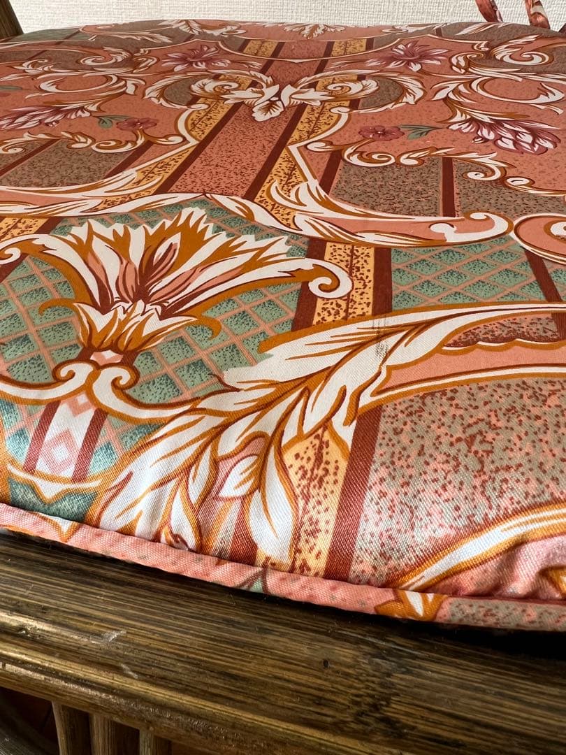 昭和レトロ　藤の回転式椅子