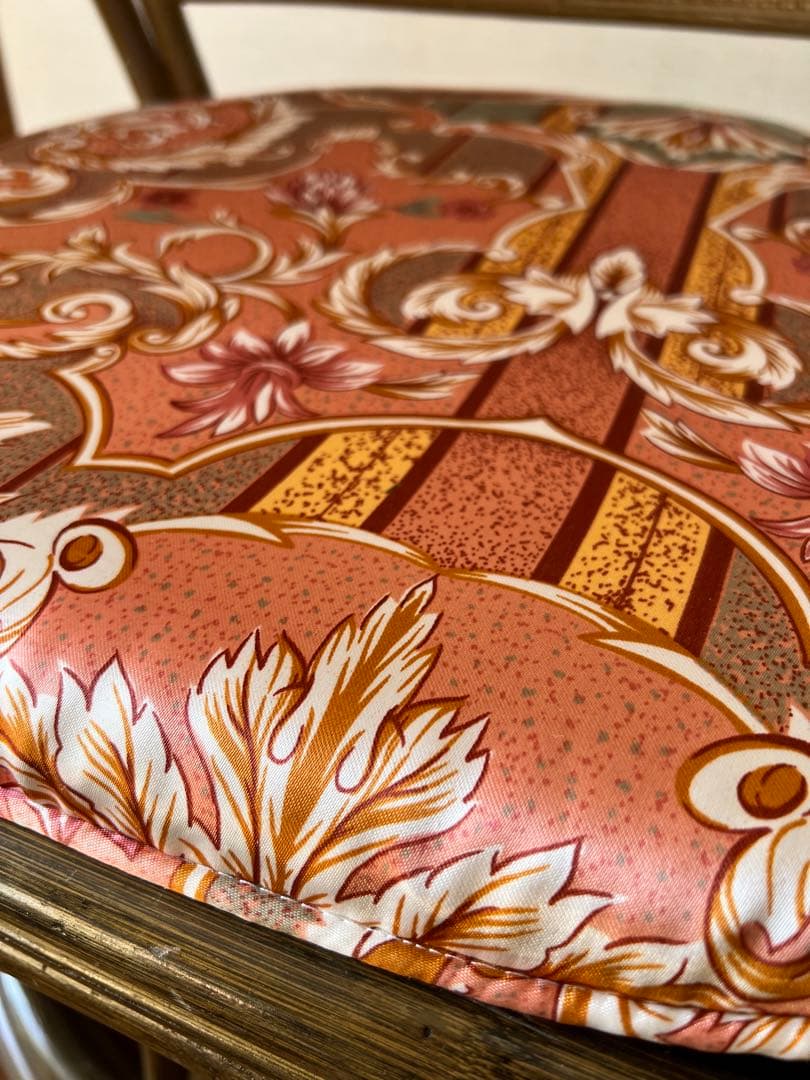 昭和レトロ　藤の回転式椅子