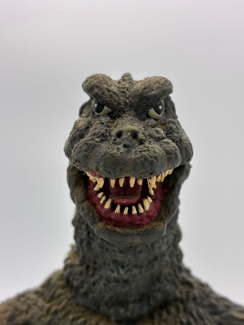 GODZILLA ゴジラ 海洋堂 1968 ソフビキット 復刻前旧版 塗装済 - メルカリ