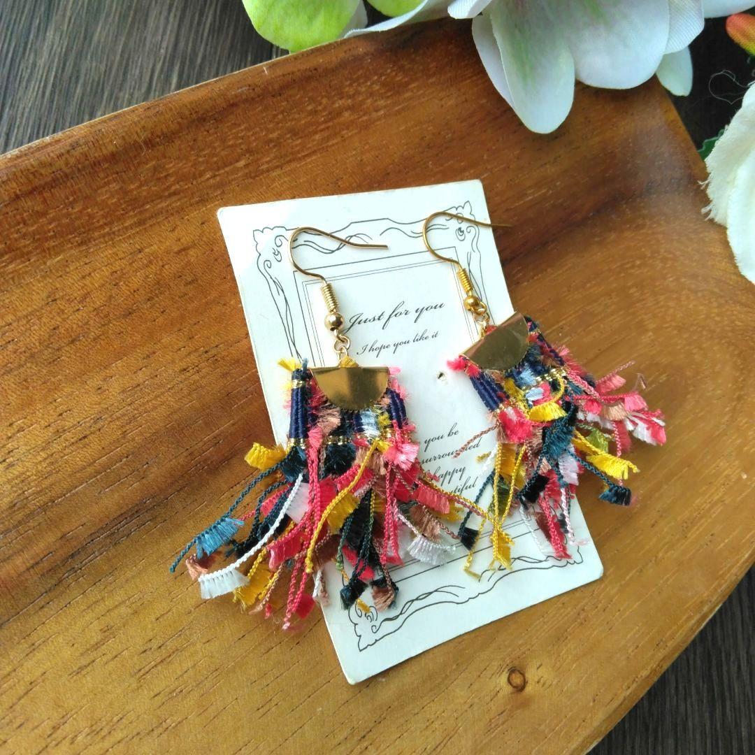 再販45⭐　赤　フリンジ　カラフル　ピアス　イヤリング　夏　タッセル　ネイティブ