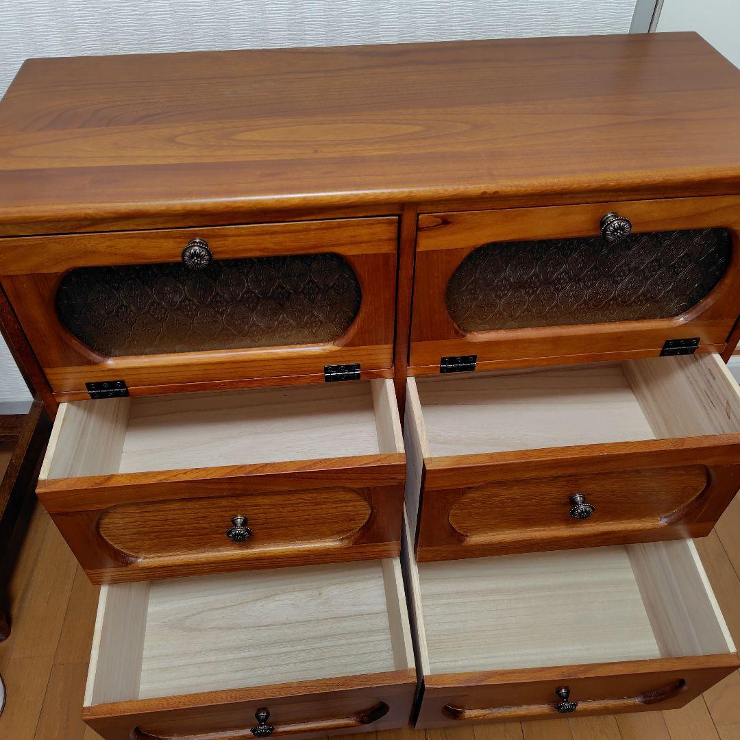 木製チェスト ガラスパネル付き