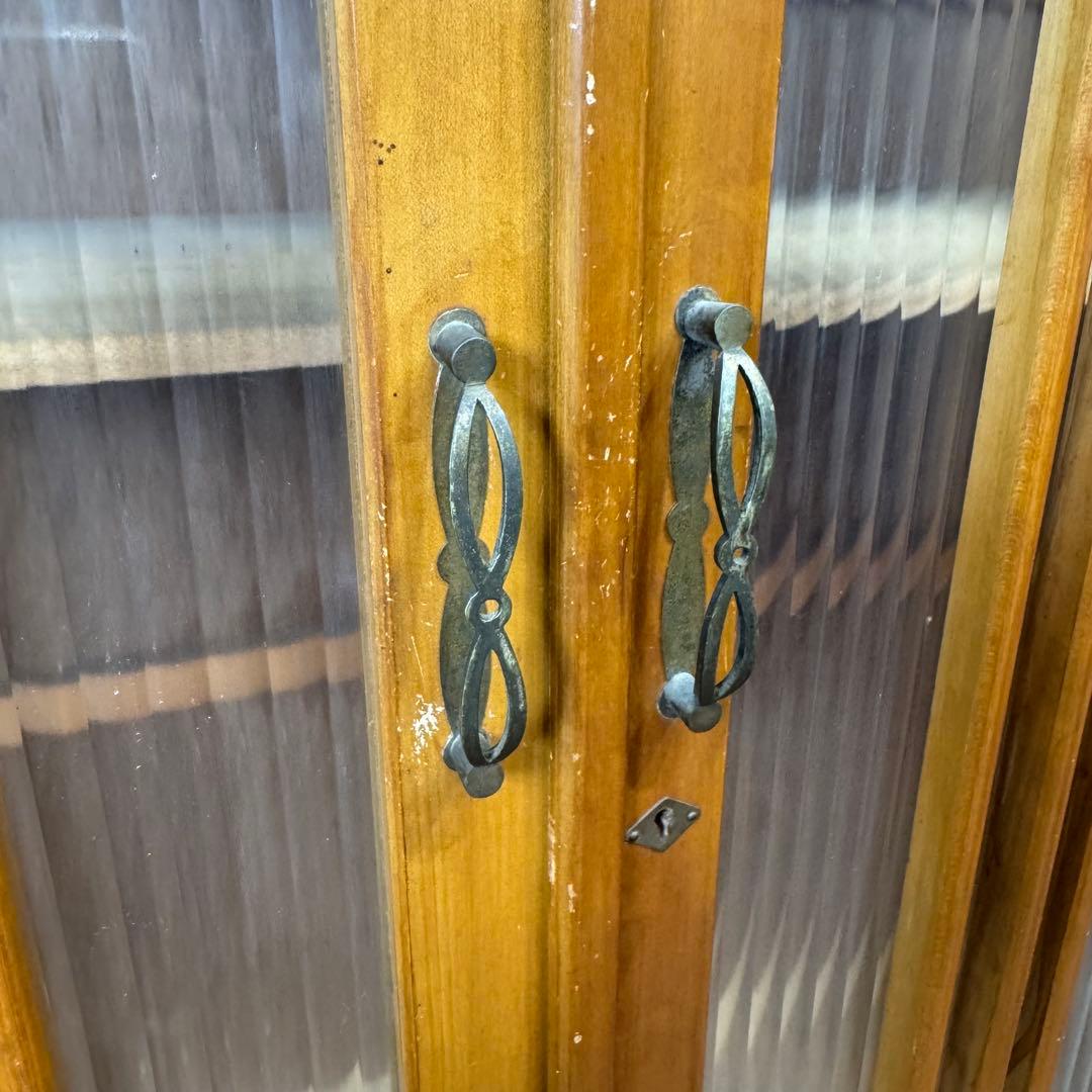 昭和レトロ　ヴィンテージ　波ガラスが素敵な木製キャビネット　本棚　食器棚　収納