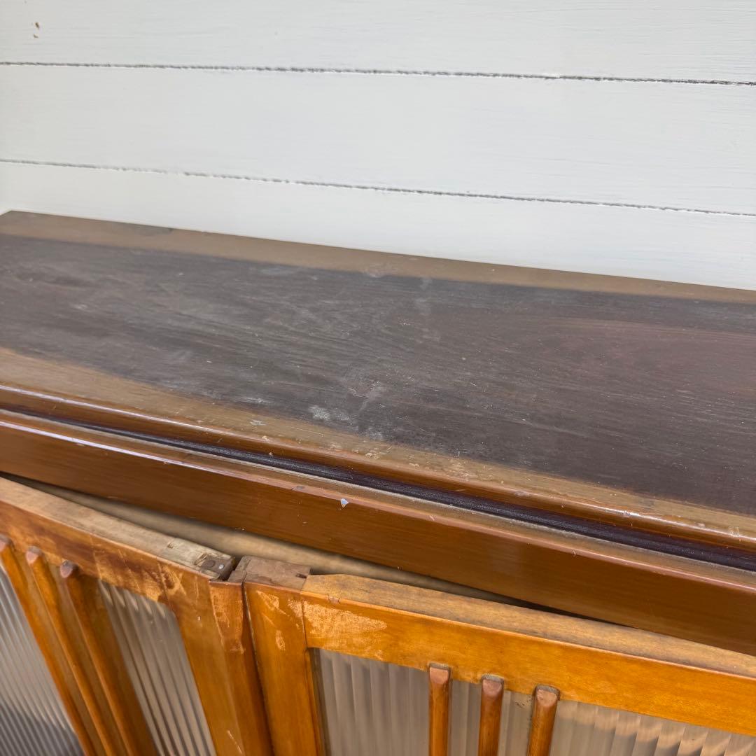 昭和レトロ　ヴィンテージ　波ガラスが素敵な木製キャビネット　本棚　食器棚　収納