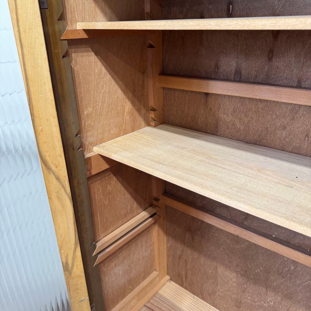 昭和レトロ　ヴィンテージ　波ガラスが素敵な木製キャビネット　本棚　食器棚　収納