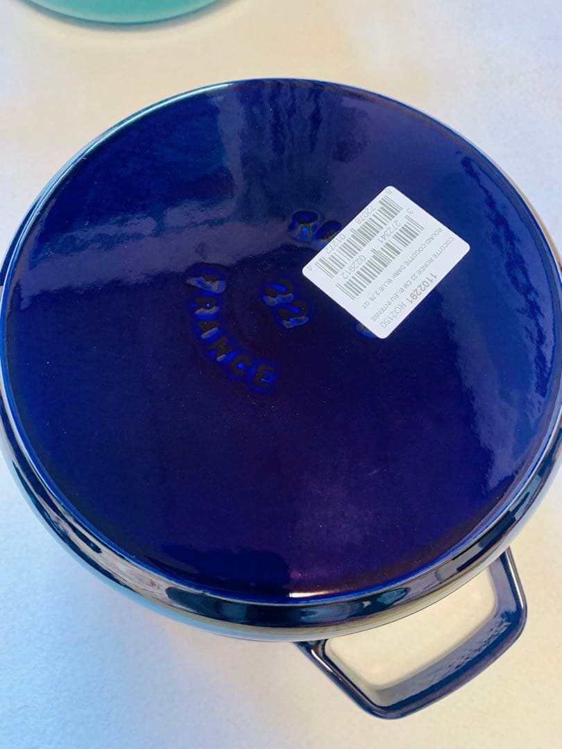 staub ストウブ 22cm 付限定版ノブ、純正品保証❗️ 旧仕様のモデル