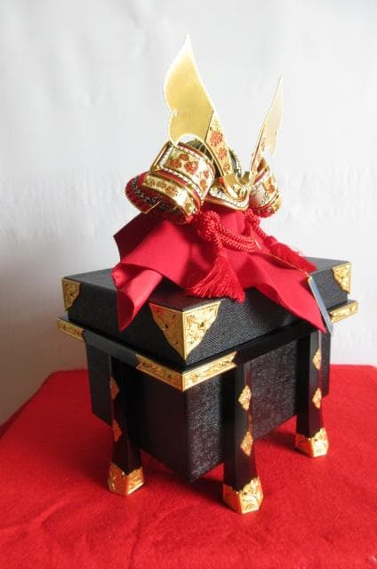 新品　吉徳大光　赤糸威　正絹　兜　収納箱付き