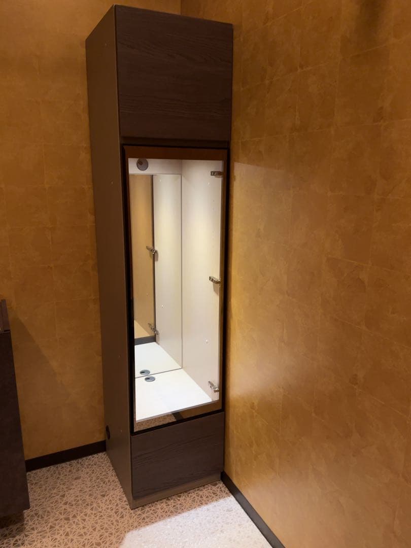 ダークブラウン ガラスキャビネット•収納棚