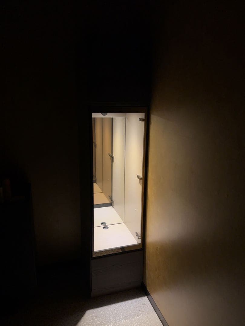 ダークブラウン ガラスキャビネット•収納棚