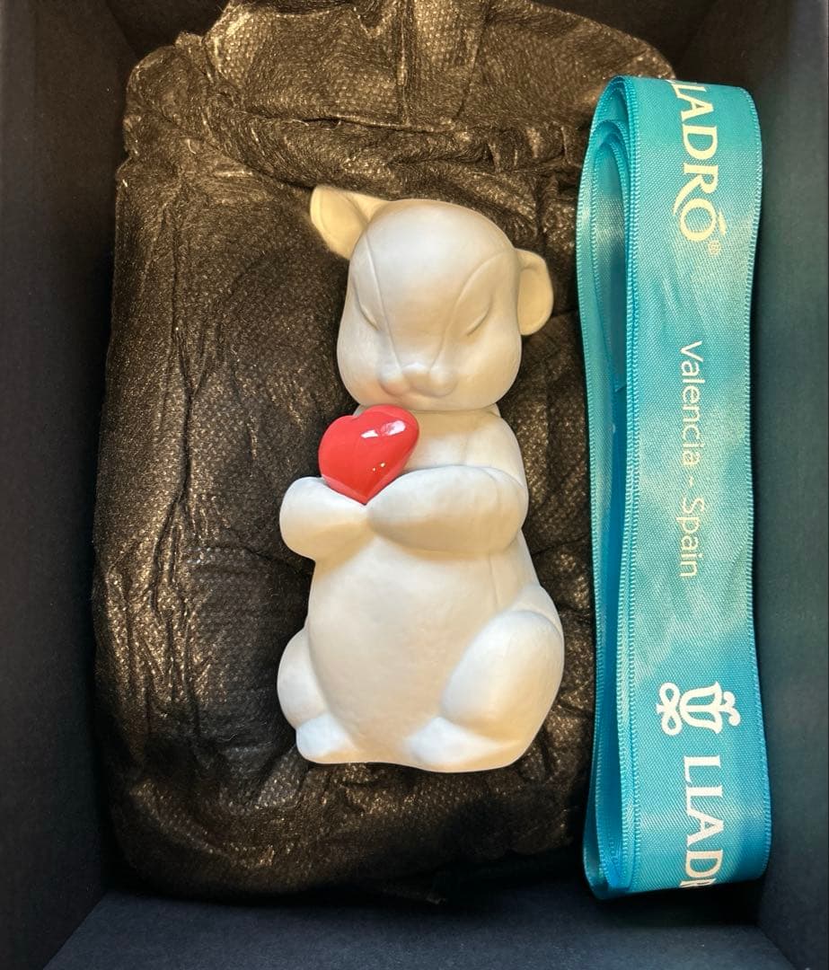 リアドロ　パフィー（惜しまぬ愛／ウサギ）