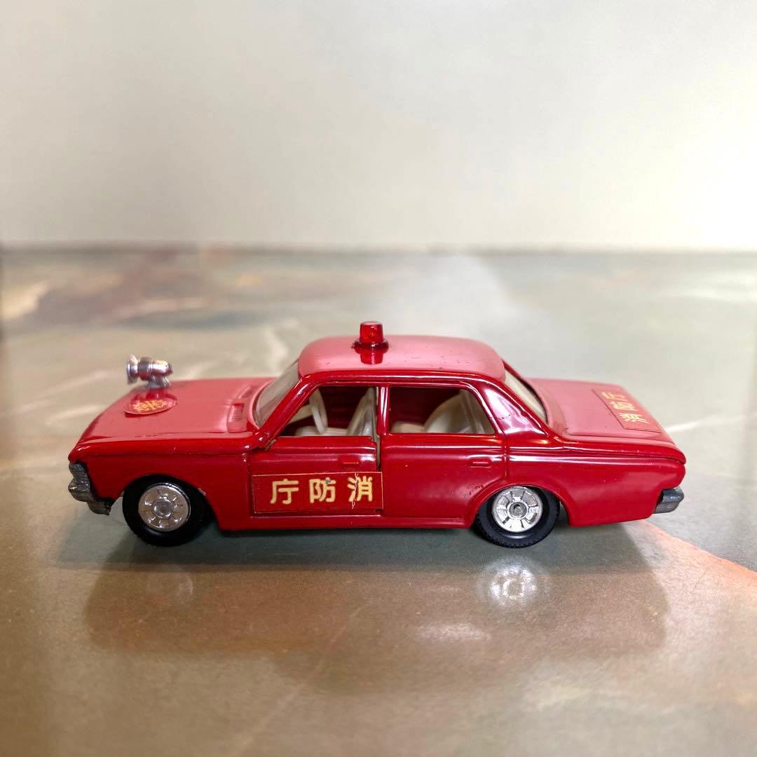 トミカNO.27 トヨタクラウンファイアチーフカー 1Dホイール銀サイレン