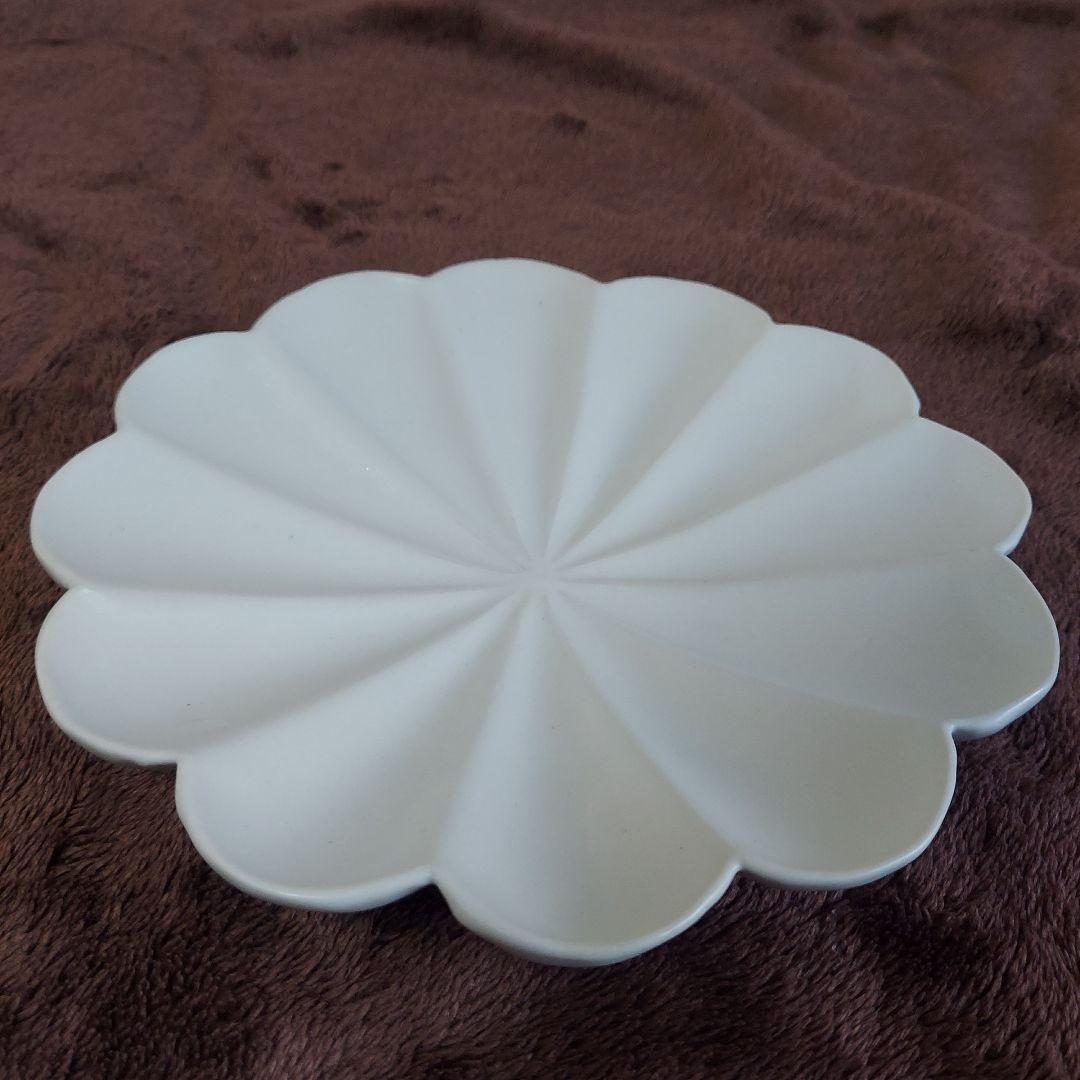 臼杵焼 輪花十二弁浅鉢 白 計８枚 新品３枚 使用済５枚 セット