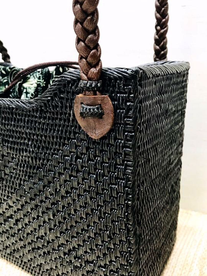 ⭐️【B40】✨在庫処分✨送料込み✨バリ島✨バティック✨アタ製カゴバック✨ブラック