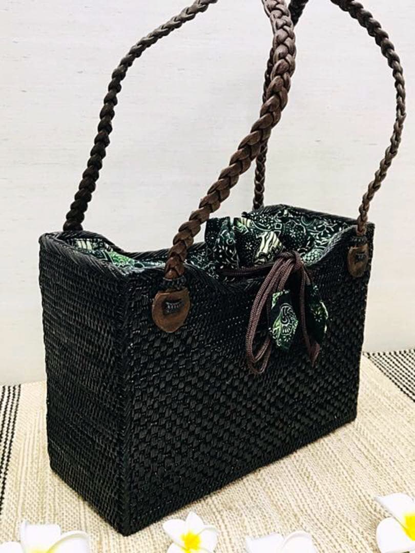 ⭐️【B40】✨在庫処分✨送料込み✨バリ島✨バティック✨アタ製カゴバック✨ブラック