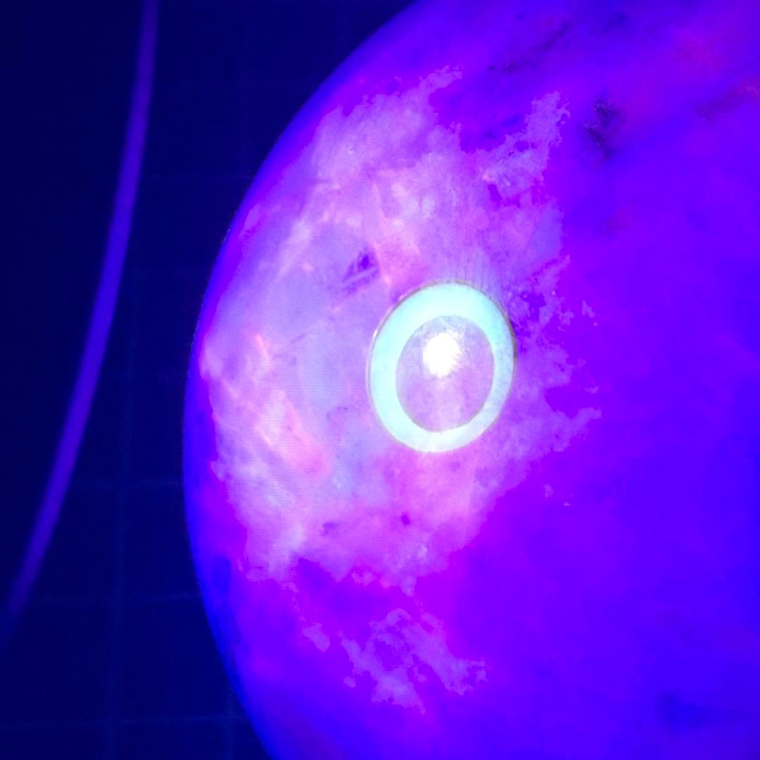 高品質　ハックマナイト　台座付き　スフィア　66.6mm 紫外線蛍光　天然石①