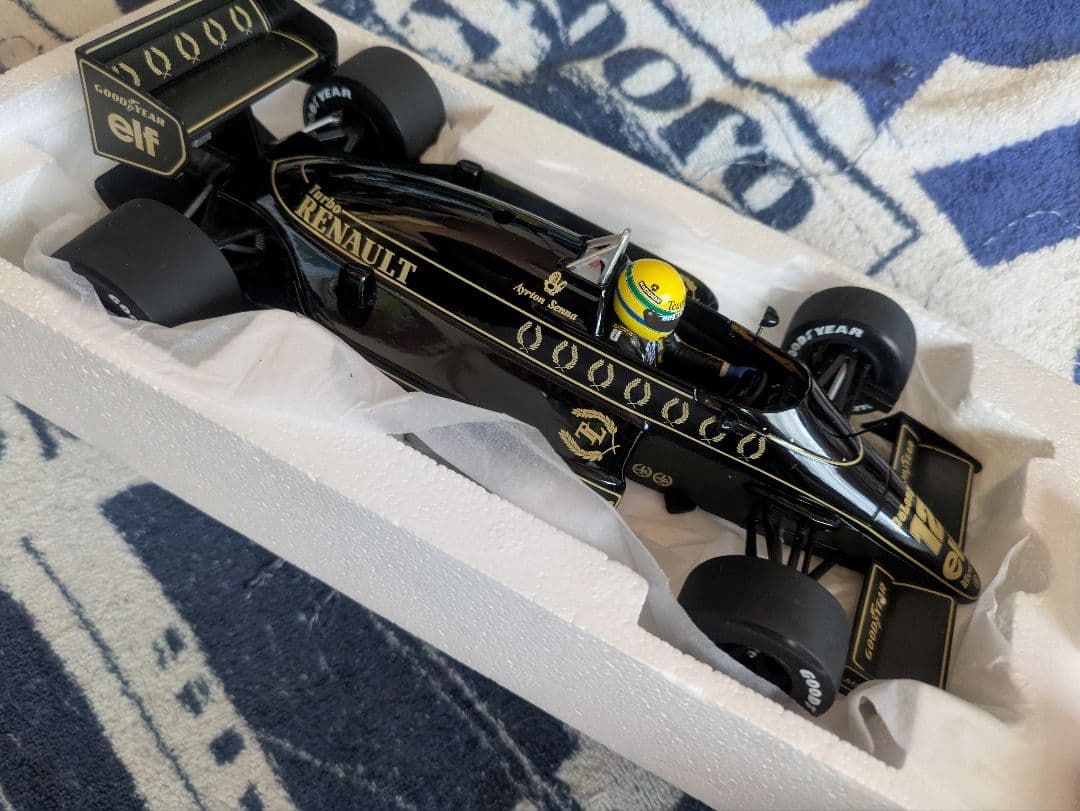 Ayrton Senna F1ロータスルノー1/18 ブラック