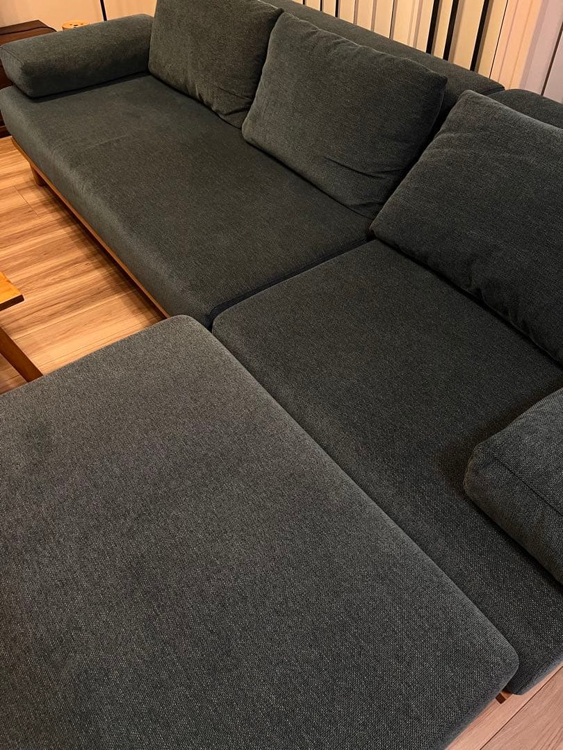 深い青色の1人掛けソファ