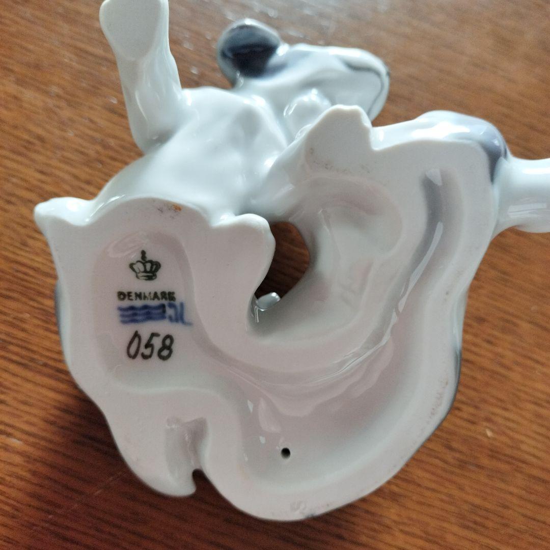 ロイヤルコペンハーゲン】2000年フィギュリン犬の置物 - メルカリ