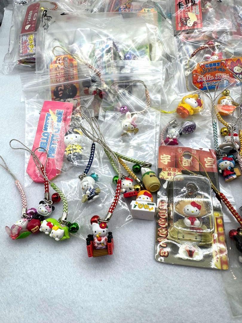 ハローキティ ご当地キティ ストラップ キーホルダー 126個セット限定価格