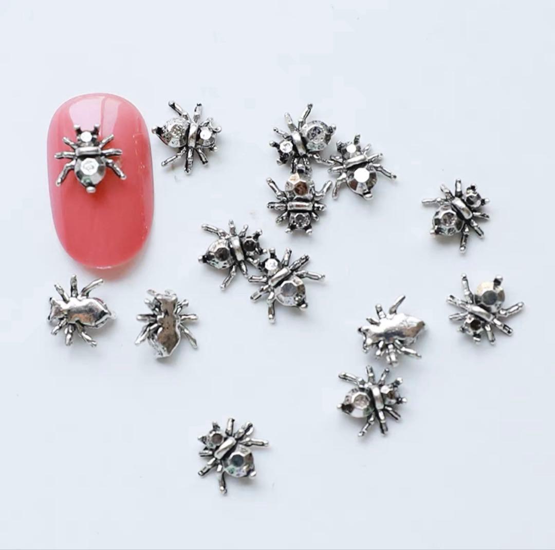 No.1082　選べる9種類ハロウィン　コウモリ　クモ　ネイルパーツ