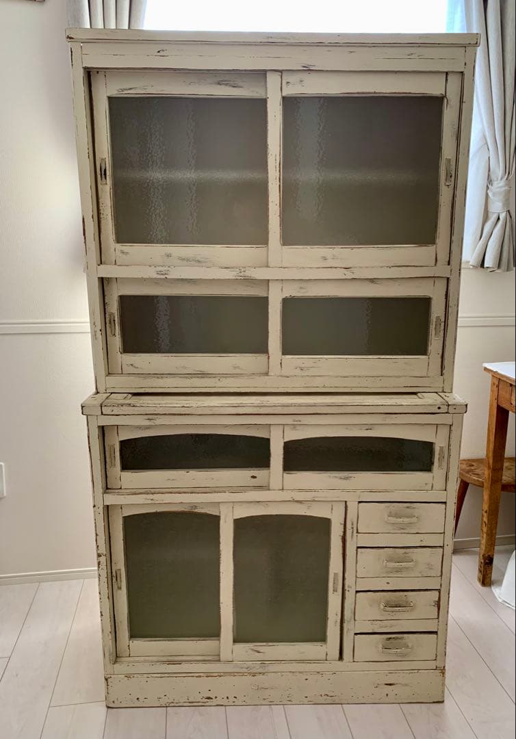 日本の古いアイボリーの水屋キャビネット　水屋　食器棚　アンティーク　昭和レトロ