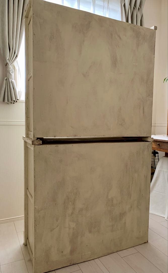 日本の古いアイボリーの水屋キャビネット　水屋　食器棚　アンティーク　昭和レトロ