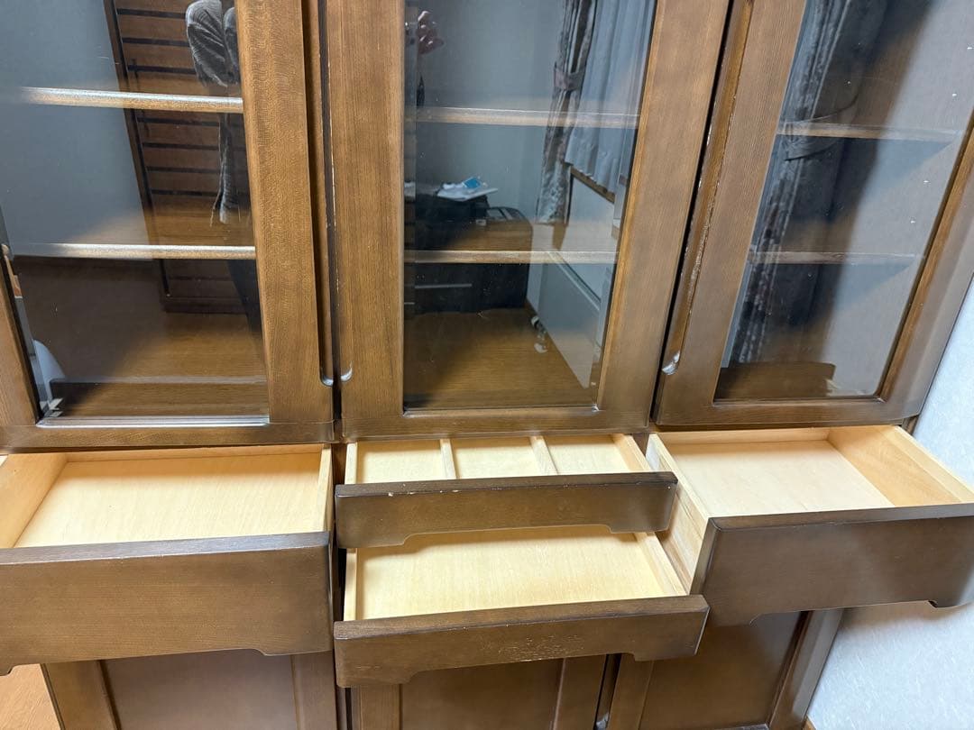 食器棚 ダークブラウン／ガラス扉