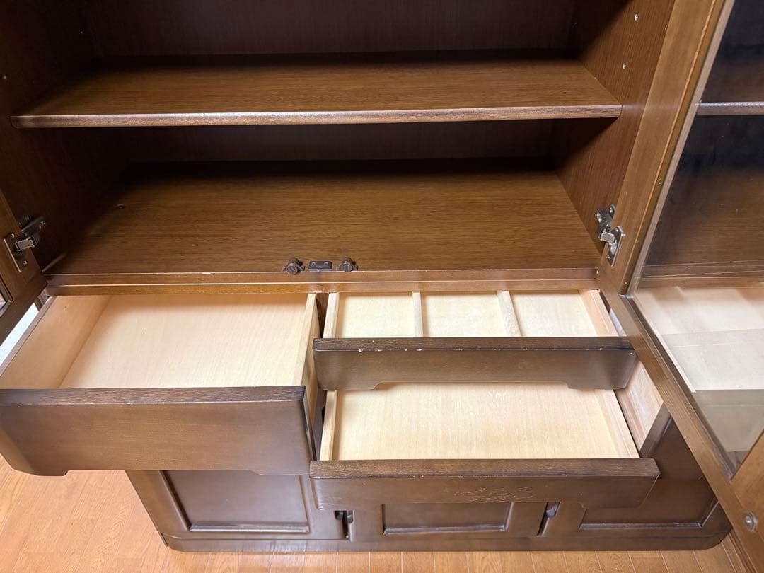 食器棚 ダークブラウン／ガラス扉