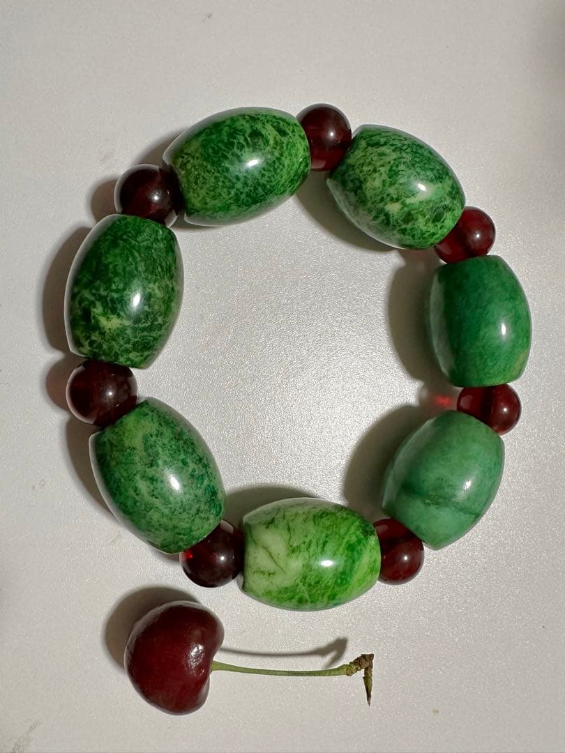 モンゴル産 翡翠 ドラム型 大穴ビーズの連(琥珀入り) 47cm