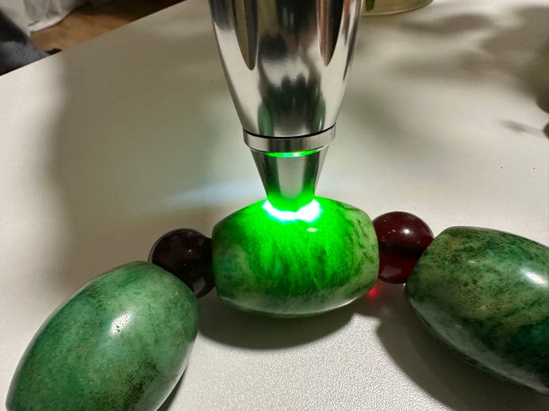 モンゴル産 翡翠 ドラム型 大穴ビーズの連(琥珀入り) 47cm