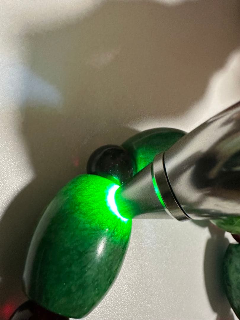 モンゴル産 翡翠 ドラム型 大穴ビーズの連(琥珀入り) 47cm