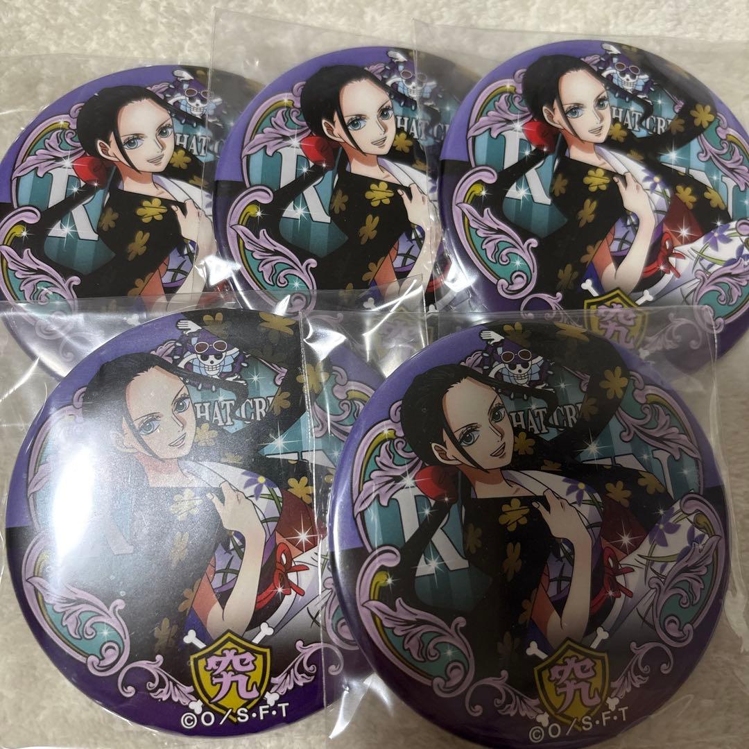 輩缶バッジ ワンピース 麦わらストア ロビン World - メルカリ