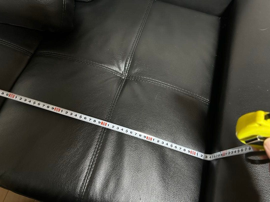 美品　ブラック 2人掛けソファ 合成皮革　ローソファー