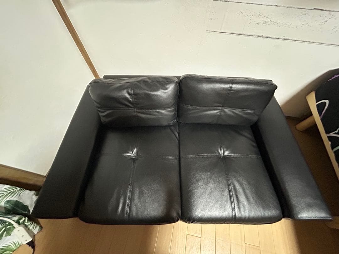 美品　ブラック 2人掛けソファ 合成皮革　ローソファー
