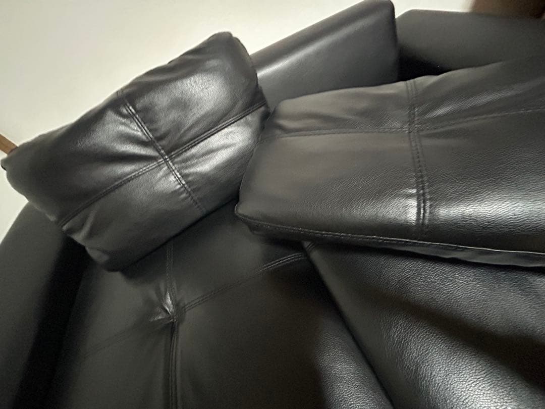 美品　ブラック 2人掛けソファ 合成皮革　ローソファー