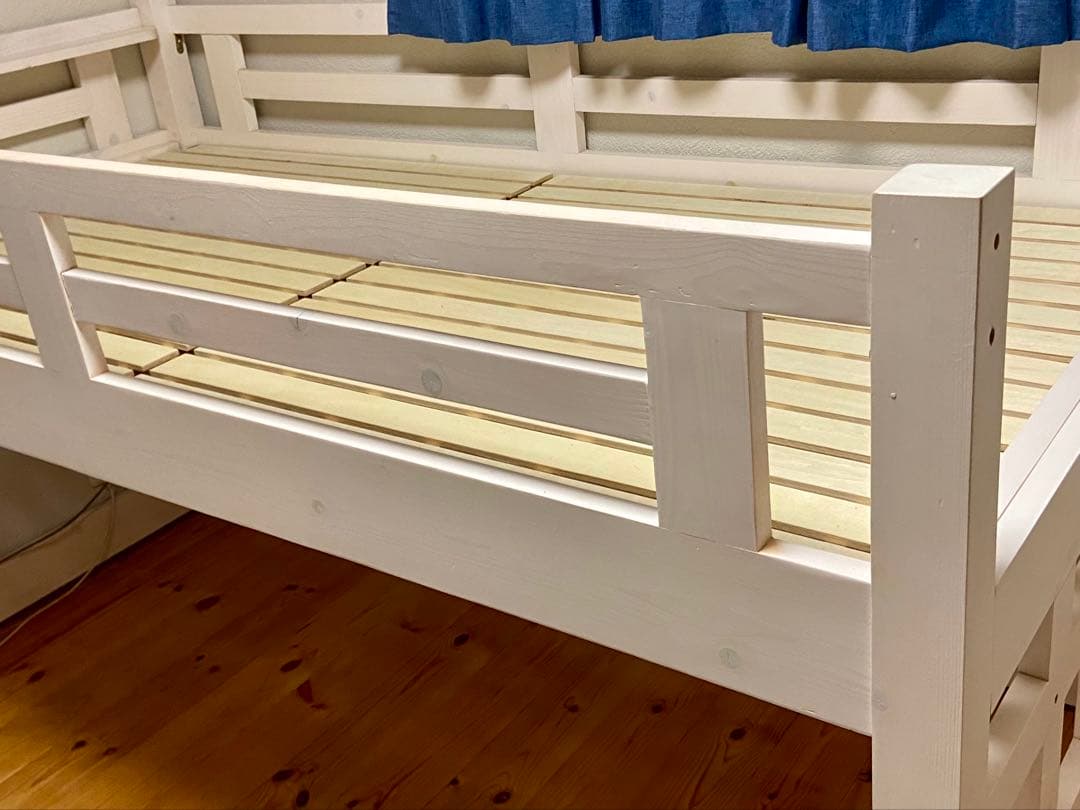 ホワイトロフトベッド 木製 スリットデザイン