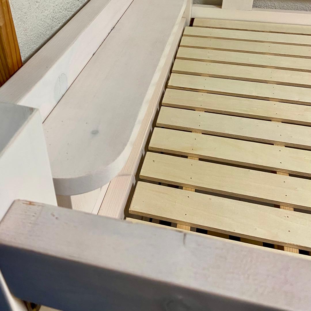 ホワイトロフトベッド 木製 スリットデザイン