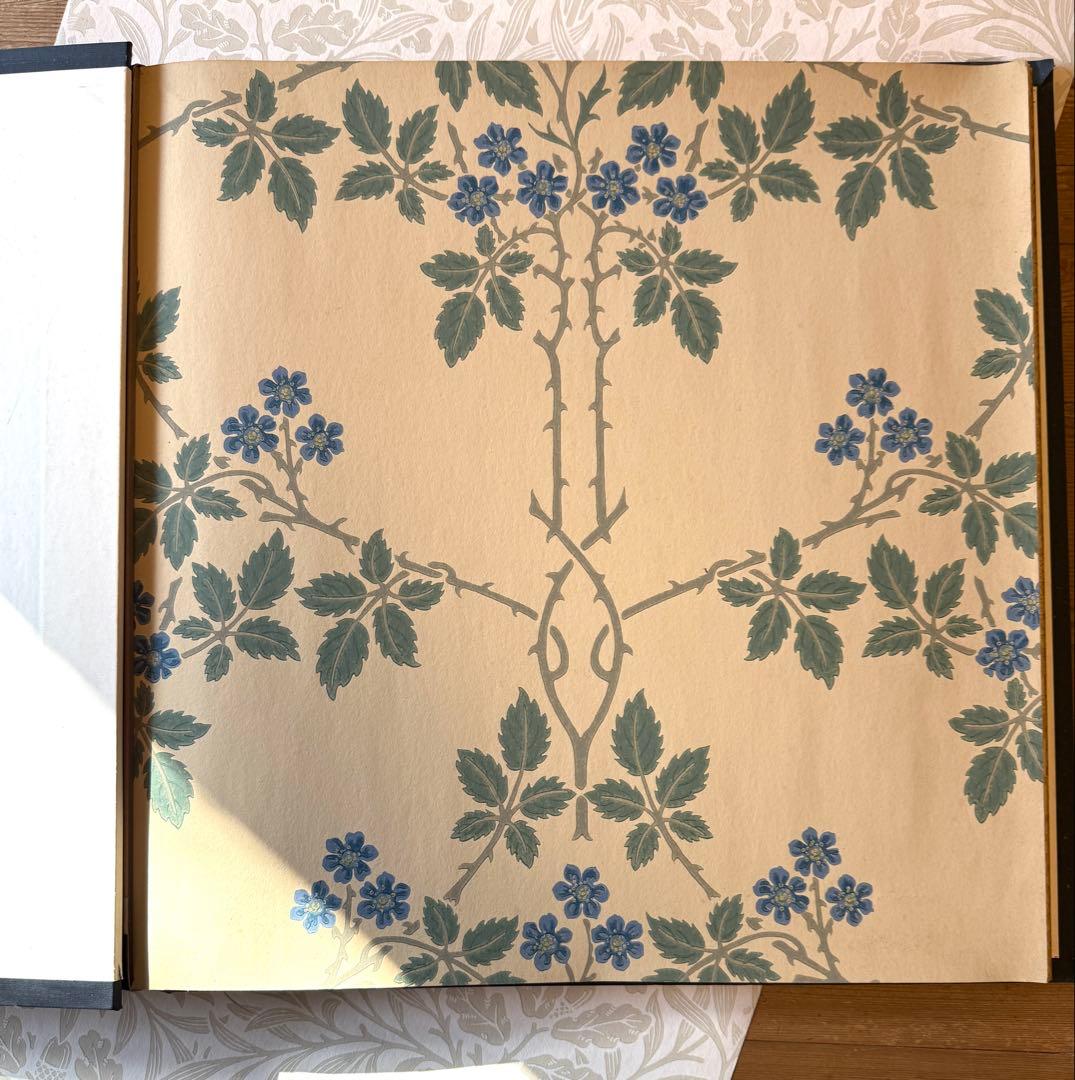 一枚一枚が小さな美術館。 ウィリアム・モリスのクロス実物見本帳。 ビンテージ品。