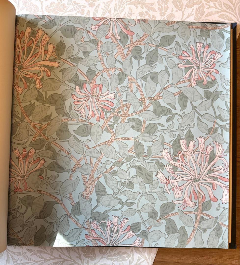 一枚一枚が小さな美術館。 ウィリアム・モリスのクロス実物見本帳。 ビンテージ品。