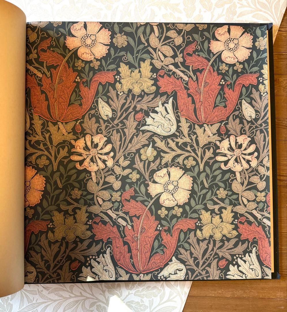 一枚一枚が小さな美術館。 ウィリアム・モリスのクロス実物見本帳。 ビンテージ品。