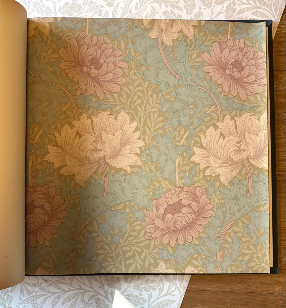 一枚一枚が小さな美術館。 ウィリアム・モリスのクロス実物見本帳。 ビンテージ品。