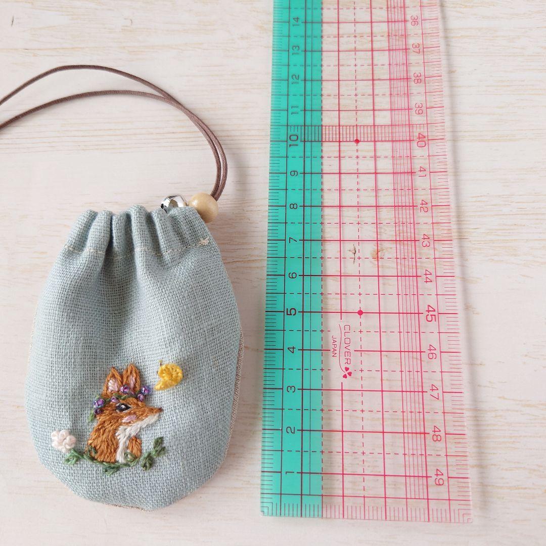 ちっちゃなりんりんお守りサシェ /巾着サシェ【きつねさんと蝶々】