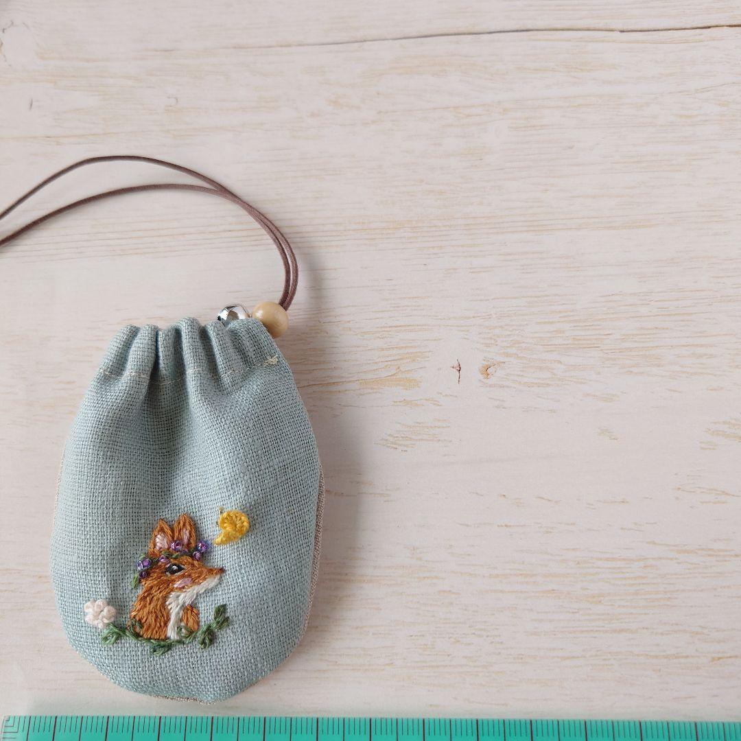 ちっちゃなりんりんお守りサシェ /巾着サシェ【きつねさんと蝶々】