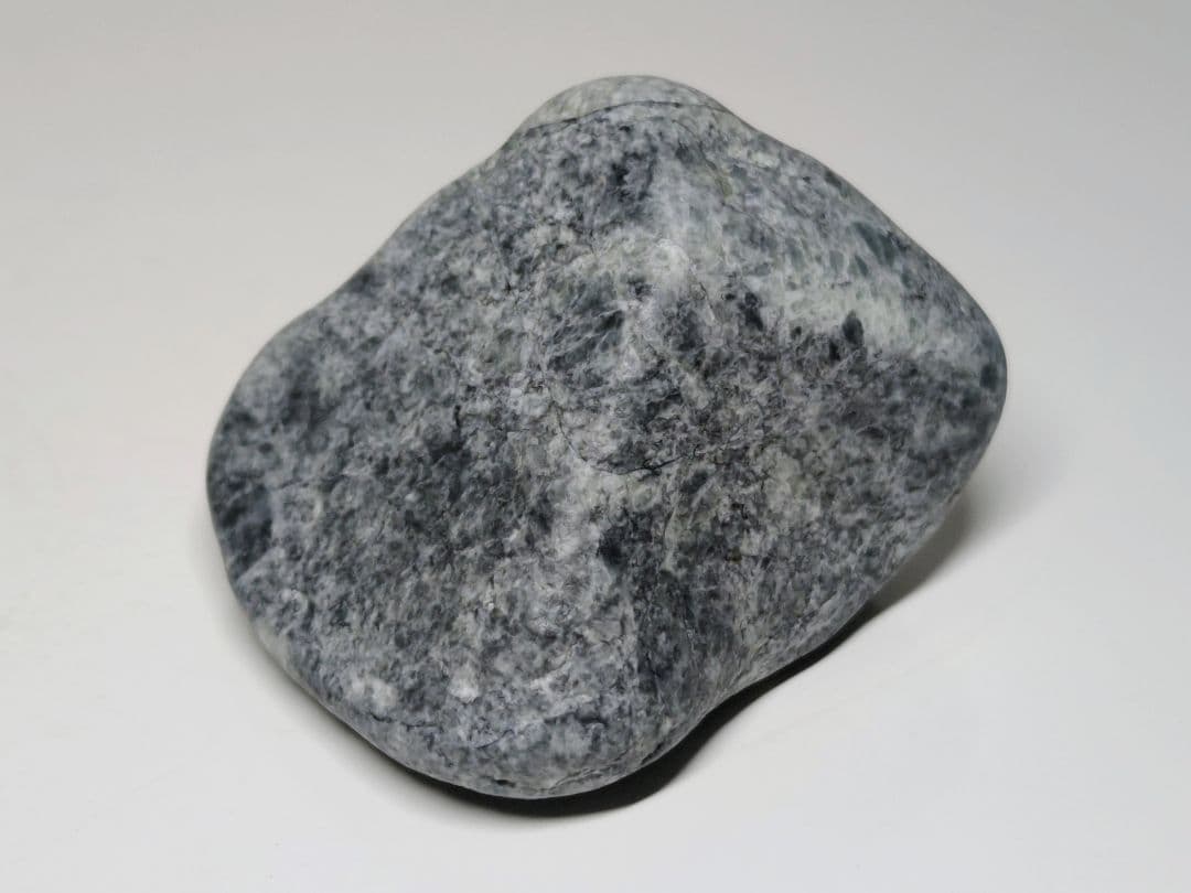 糸魚川132 翡翠 209g ヒスイ 原石 鑑賞石 自然石 誕生石 鉱物 鉱石